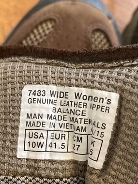 Vasque women’s 10 wide hiking boots